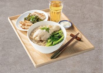 9. 經典燉雞麵經典餐-飲品套餐