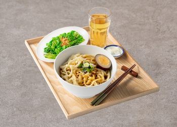 13.青花椒乾拌麵經典餐-飲品套餐(內用)