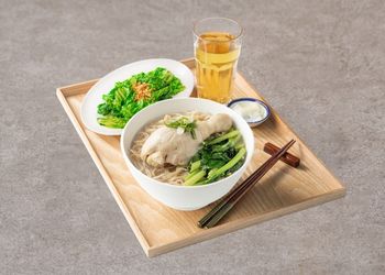 9.經典燉雞麵經典餐(內用)