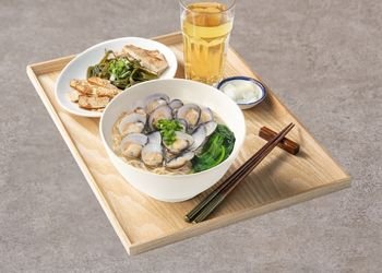 11. 蛤蠣燉雞湯麵經典餐