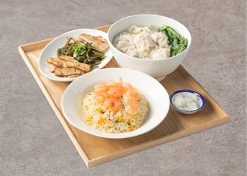 15. 蝦仁炒飯經典餐 (雞湯抄手套餐)
