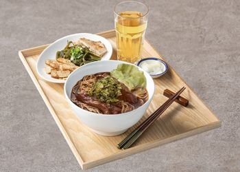 ＼NEW／老罈酸菜半筋半肉牛肉麵_飲品套餐
