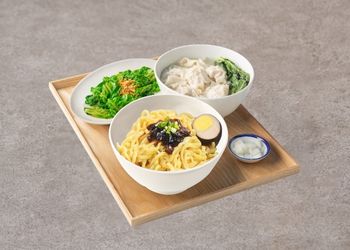 12.油蔥拌麵經典餐-雞湯抄手套餐(內用_壁櫃)