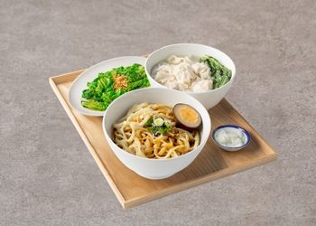 13.青花椒乾拌麵經典餐-雞湯抄手套餐(內用_壁櫃)
